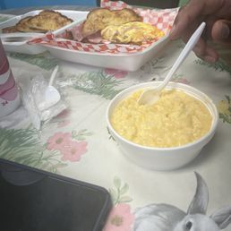 Cheese Grits: egg omelette : butter toast: bacon: regular grits; very good Cheese Grits: egg omelette : butter toast: bacon: regular grits; very good