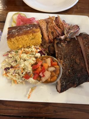 Slow Groovin BBQ by null