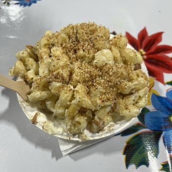 Eugene Saturday Market's Holiday Market - Wild chanterelle mushroom mac and cheese from The Mac - Food Court Near Me - Eugene, Oregon Eugene Saturday Market's Holiday Market - Wild chanterelle mushroom mac and cheese from The Mac - Food Court Near Me - Eugene, Oregon