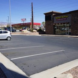 Exterior outside entrance of Hungry Howie's Pizza - Easy parking on site - Saint George, Utah Exterior outside entrance of Hungry Howie's Pizza - Easy parking on site - Saint George, Utah