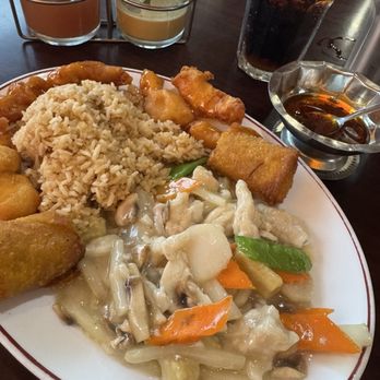Lee's Chinese Restaurant - Moo Goo Gai Pan, egg roll, sweet & sour chicken, fried rice. - Chinese Near Me - Wichita, Kansas Lee's Chinese Restaurant - Moo Goo Gai Pan, egg roll, sweet & sour chicken, fried rice. - Chinese Near Me - Wichita, Kansas