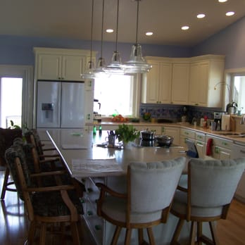 Bob Grant Construction - a kitchen with a dining table and chairs - General Contractors Near Me - Corvallis, Oregon