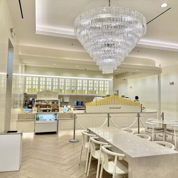 La La Land - Love the chandelier - Cafes Near Me - Southlake, Texas La La Land - Love the chandelier - Cafes Near Me - Southlake, Texas