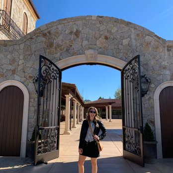 Bacchus Landing - Exterior entrance- Bacchus Landing - Wine Tasting Room Near Me - Healdsburg, California