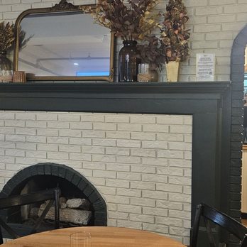 The Grand Saloon - Dining room - American Near Me - Clifton, New Jersey