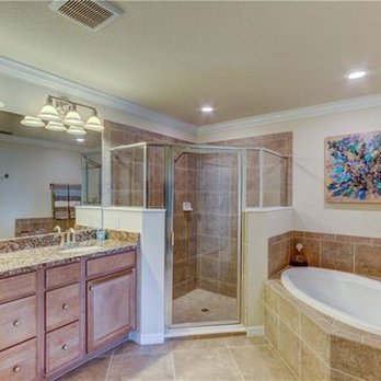 Kendall Cleaning Service - Master bathroom - Home Cleaning Near Me - Providence, Rhode Island