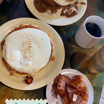 Daddy O’s - Banana Macadamia pancakes were outstanding! - New American Near Me - Lihue, Hawaii