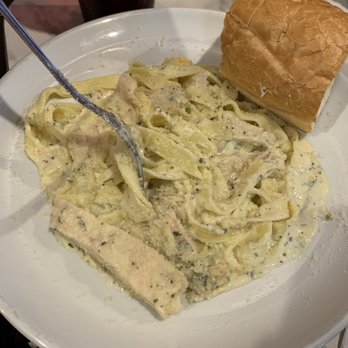 Luigi's Pizza - Fettuccine Alfredo with chicken - Pizza Near Me - Frisco, Texas Luigi's Pizza - Fettuccine Alfredo with chicken - Pizza Near Me - Frisco, Texas