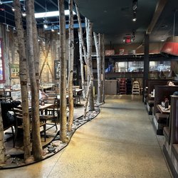 MacKenzie River Pizza, Grill & Pub - Restaurant seating
