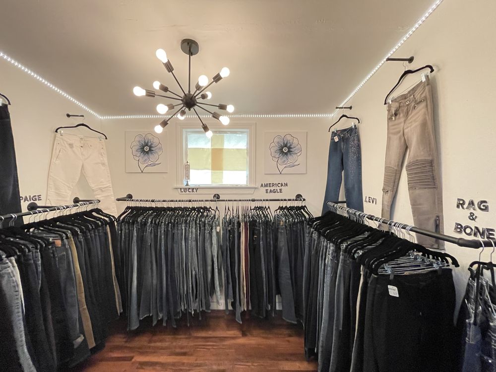 THE THRIFTY BOUTIQUE Updated May 2024 14 Photos 1181 Central Ave