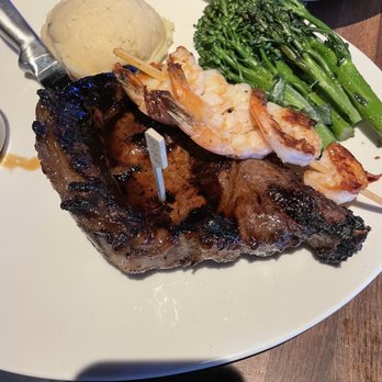 Yard House - Bars Near Me - Moorestown, New Jersey