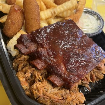 Pierce's Pitt Bar-B-Que - Barbeque Near Me - Williamsburg, Virginia