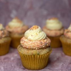Je T'aime Cupcakes & Cocktails