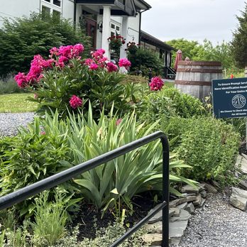 Finger Lakes Distilling - Easy walkway, excellent for wheelchairs. And very pretty entrance - Beer, Wine & Spirits Near Me - Burdett, New York