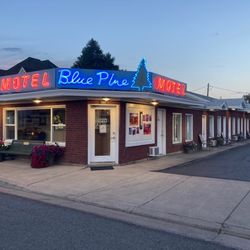 Blue Pine Motel - Front view of hotel.