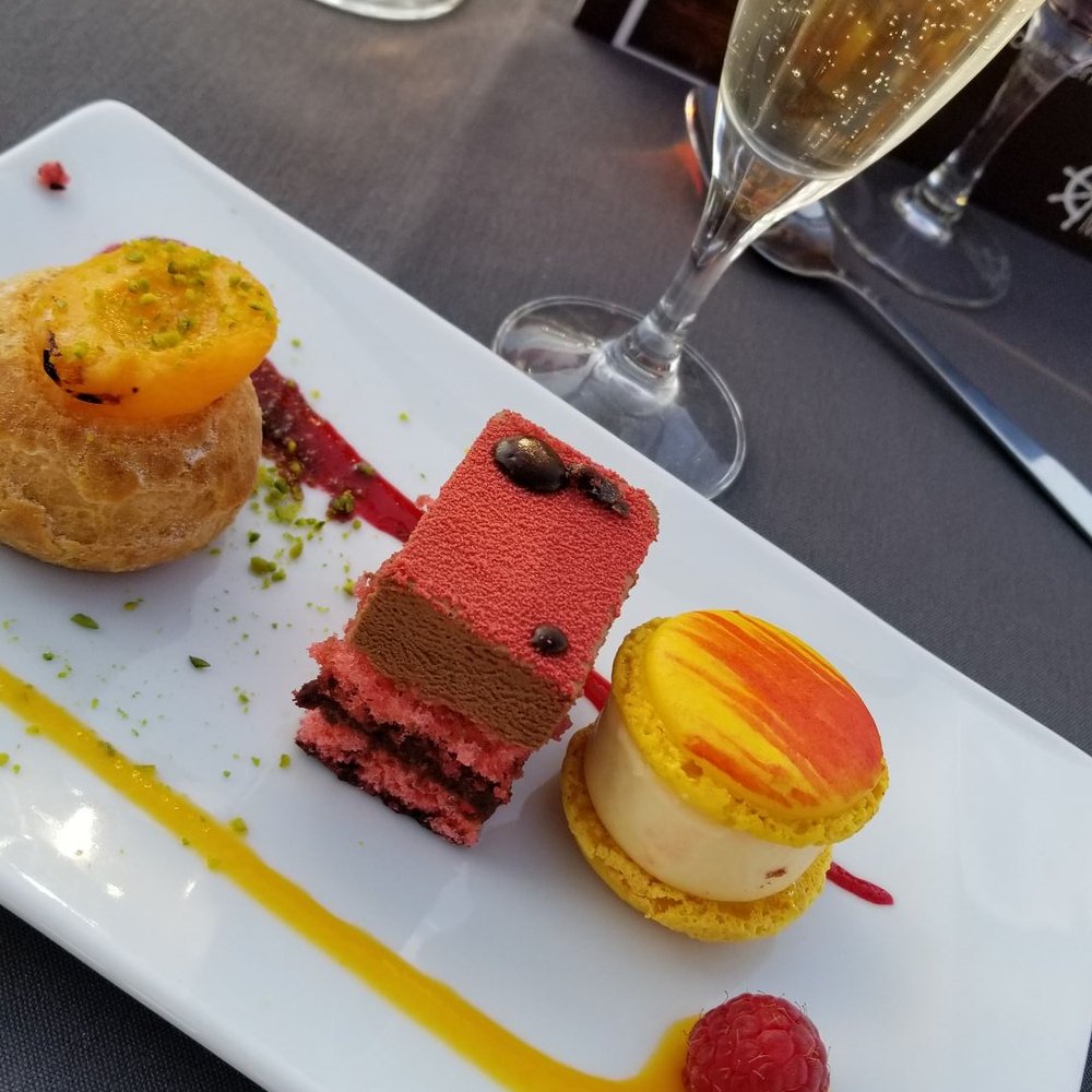 Marina de Paris - Desert plate & champagne - French Near Me - Paris, 75