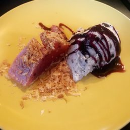 Delicious dessert! A fruit flavored gelatin with yummy ice cream.