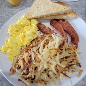 Delaney’s Diner - Two scrambled eggs, hashbrowns, bacon, and toast plate - American Near Me - Columbus, Ohio Delaney’s Diner - Two scrambled eggs, hashbrowns, bacon, and toast plate - American Near Me - Columbus, Ohio