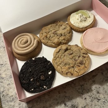 Crumbl - Glendora - Bakeries Near Me - Glendora, California