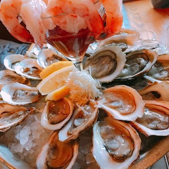 Pearl Diver - Shrimp cocktail and assortment of raw oysters - Seafood Near Me - Toronto, Ontario Pearl Diver - Shrimp cocktail and assortment of raw oysters - Seafood Near Me - Toronto, Ontario