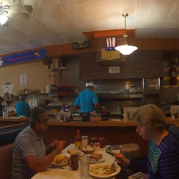 Greenwood Grill - The food prep area w/counter and swivel bar stools - Diners Near Me - Glenview, Illinois