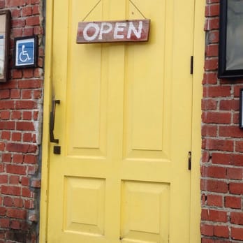 Catelli's - Entry door - New American Near Me - Geyserville, California