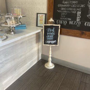 The Cupcake & Espresso Bar - Cupcakes Near Me - Moreno Valley, California