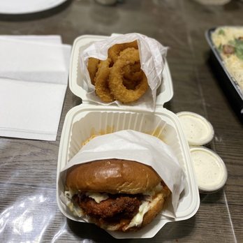 iniBurger - Gourmet Burgers - Nashville Hot Chicken Sandwich & Onion Rings - Burgers Near Me - Pleasanton, California iniBurger - Gourmet Burgers - Nashville Hot Chicken Sandwich & Onion Rings - Burgers Near Me - Pleasanton, California