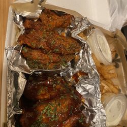 Roul's Deli - Buffalo and bbq wings