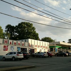 Hank's Liquors - Limited parking