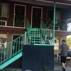 Ranch Motel - Her dog is greeting us from the stairs