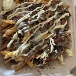 Bark & Bite Express - Cheesesteak fries with garlic aioli sauce