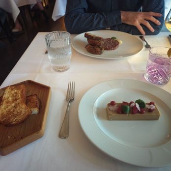 Le Crocodile Restaurant - French Near Me - Vancouver, British Columbia