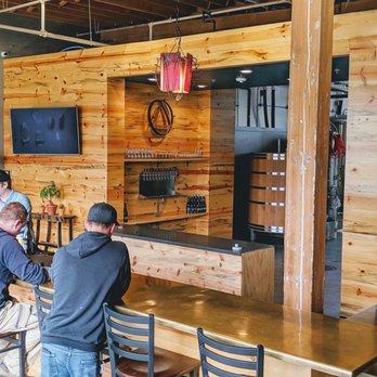 Ruse Brewing - The bar - Breweries Near Me - Portland, Oregon