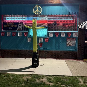 Suzy's Bar - Outdoor of bar - Dive Bars Near Me - Hamtramck, Michigan