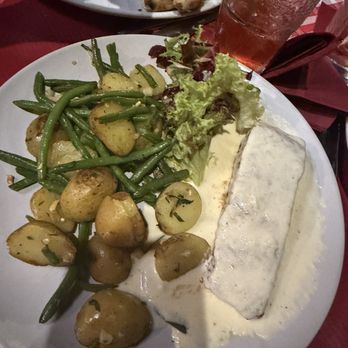 Le Cabanon de la Butte - Salmon - French Near Me - Paris, 75 Le Cabanon de la Butte - Salmon - French Near Me - Paris, 75