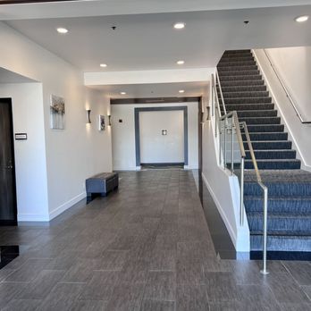 Bespoke Wellness - Entering the building - Acupuncture Near Me - Alameda, California