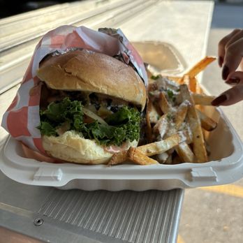 The Colonial Grill - Colonial Burger and Fries - Food Trucks Near Me - Morristown, New Jersey The Colonial Grill - Colonial Burger and Fries - Food Trucks Near Me - Morristown, New Jersey