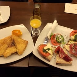 Laib & Leben - French Toast und Brot mit Parmaschinken und Tomate/Mozzarella/Pesto