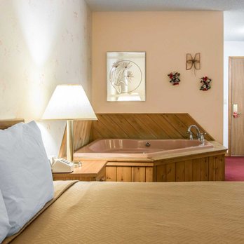 Econo Lodge Lakeshore - Hotels Near Me - Manistique, Michigan Econo Lodge Lakeshore - Hotels Near Me - Manistique, Michigan