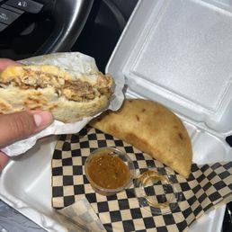 Arepa y Empanada de Camarón Arepa y Empanada de Camarón