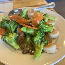 Shrimp and broccoli