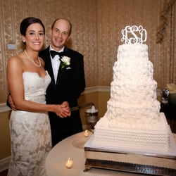 Willow Brook Country Club - Willow Brook Country Club in Tyler, TX Wedding at cake