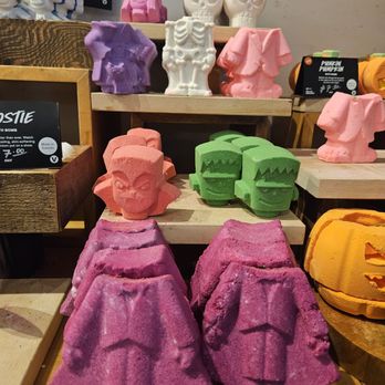 Lush - Cosmetics & Beauty Supply Near Me - San Jose, California