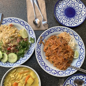 Pineapple Thai - Pad thai, yellow curry, sausage fried rice - Thai Near Me - Cupertino, California Pineapple Thai - Pad thai, yellow curry, sausage fried rice - Thai Near Me - Cupertino, California