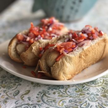 Munch Organics - Organic chicken hotdog topped with Red onion/Tomato relish - Food Trucks Near Me Munch Organics - Organic chicken hotdog topped with Red onion/Tomato relish - Food Trucks Near Me