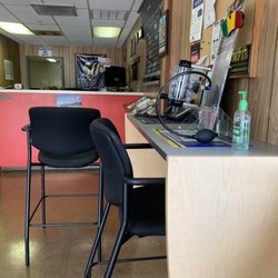 Gordon & Sandifer Auto Service - Waiting area + help desk