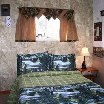 Hickory Hollow Resort - 2 bedroom individual cabin-bedroom 1 - Hotels Near Me - Shell Knob, Missouri