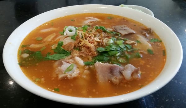 Pho Linh by null