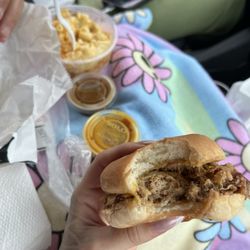 Farm Boys BBQ - Vinegar barbecue sandwich